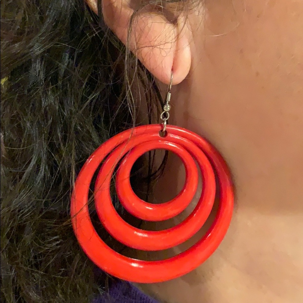 Red hoop earrings - Picture 6 of 6